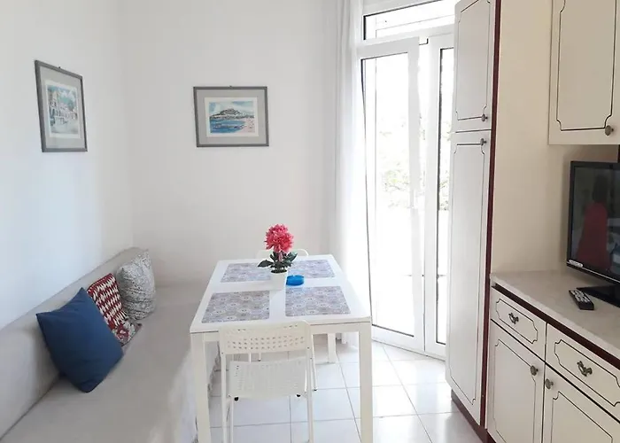 Beautiful Center Flat * Rhodes City