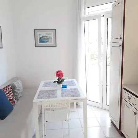 Beautiful Center Flat * Rhodes City